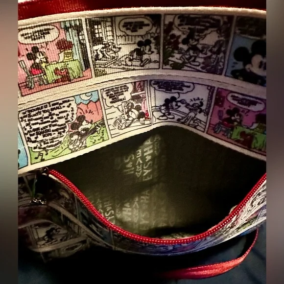 Harveys Disney Couture Collection Mickey Mouse Comic Strip Messenger Bag - Picture 5 of 10